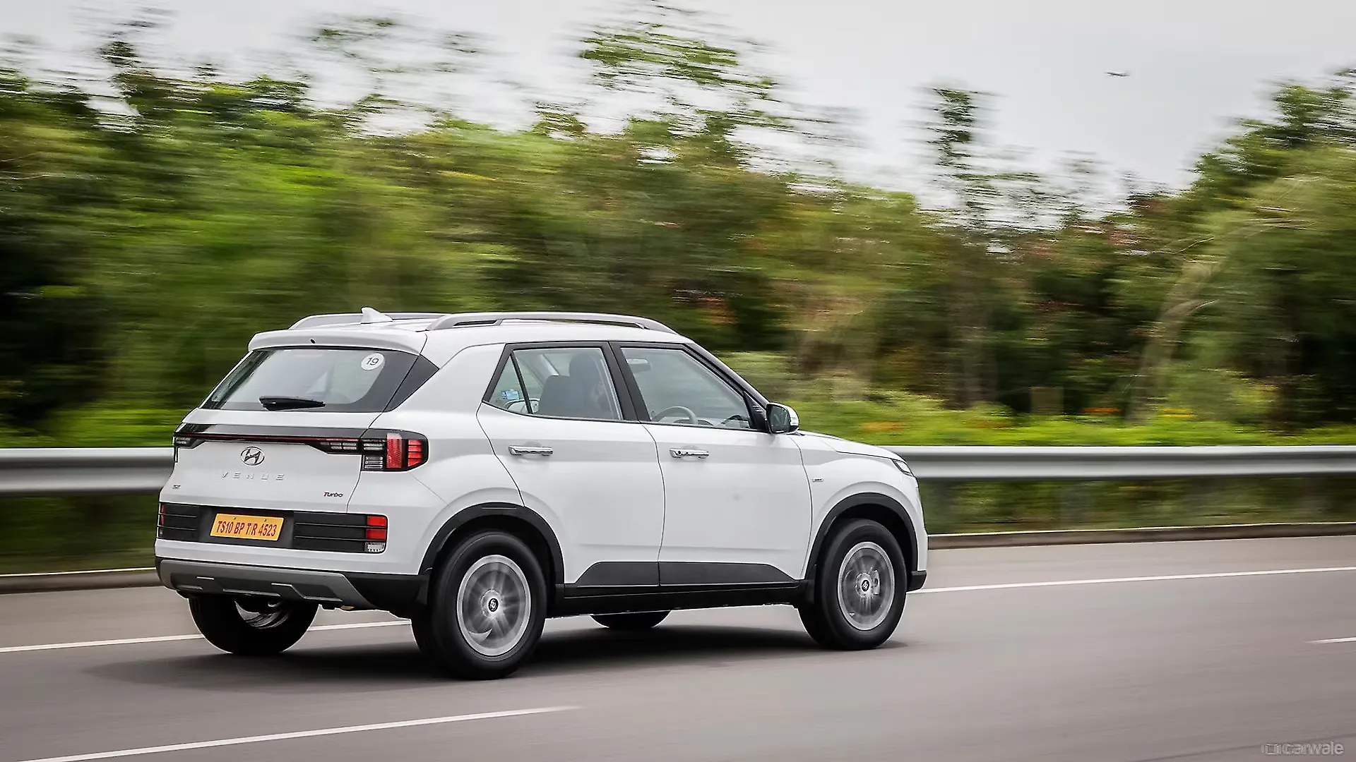 venuevenueleftrearthreequarter